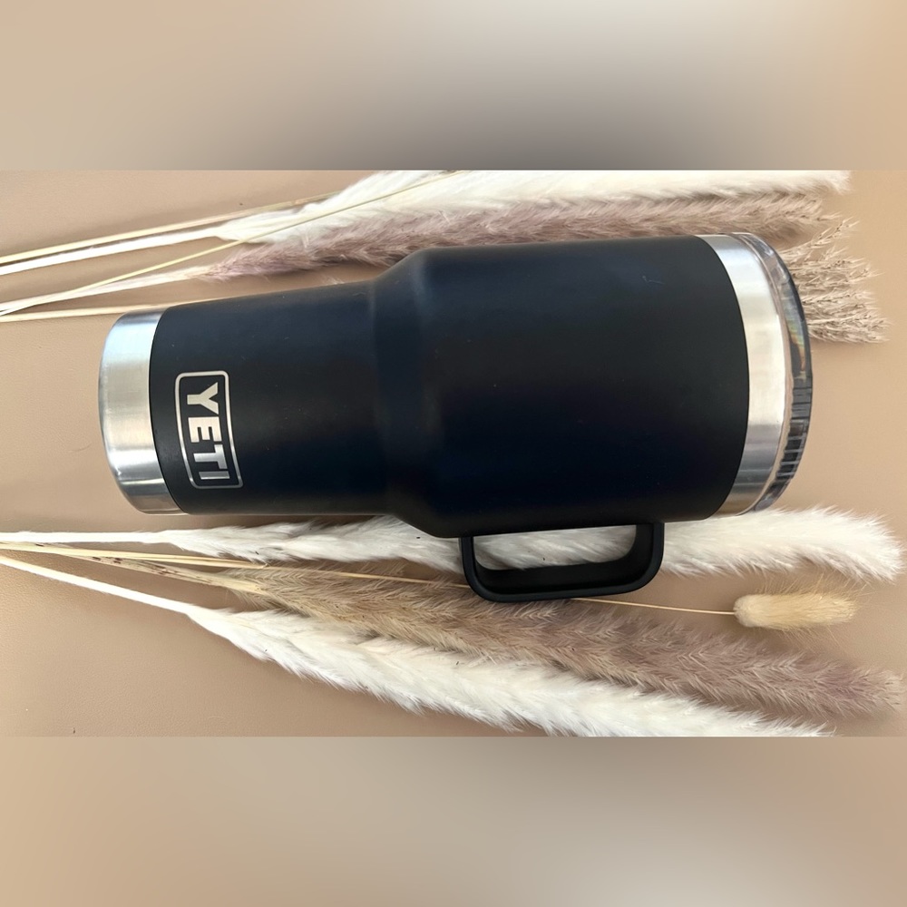 Black Handled 30 oz Yeti